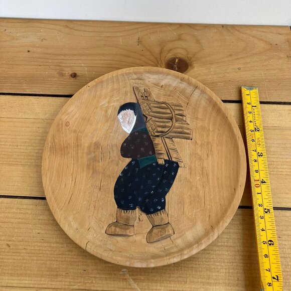 Folk Art Wooden Carving The Wood Carrier Vintage Decorative Wall Hanging Plate - Picture 3 of 4